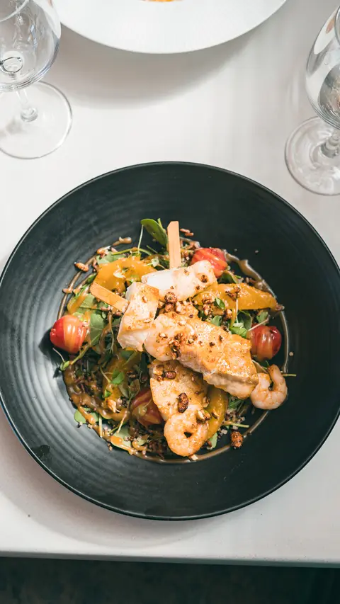 Chicken skewer salad with pomegranate