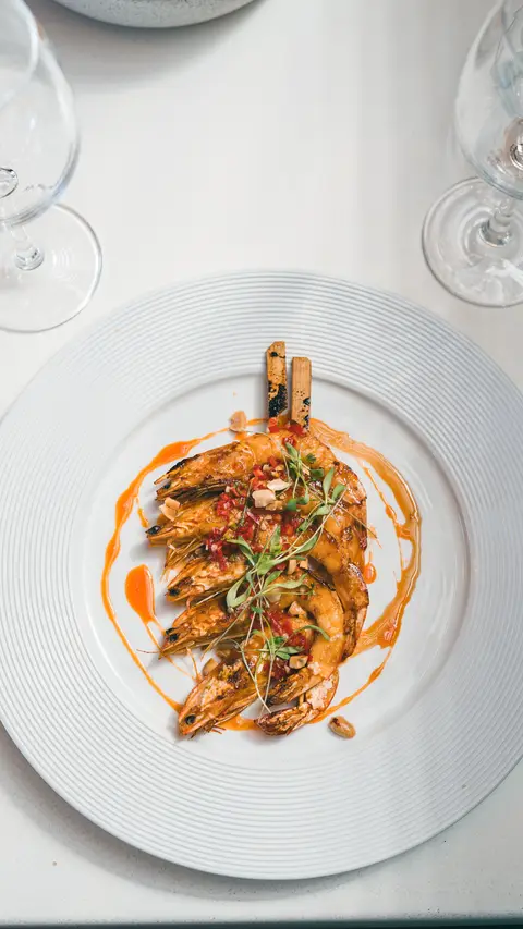 Plated king prawns