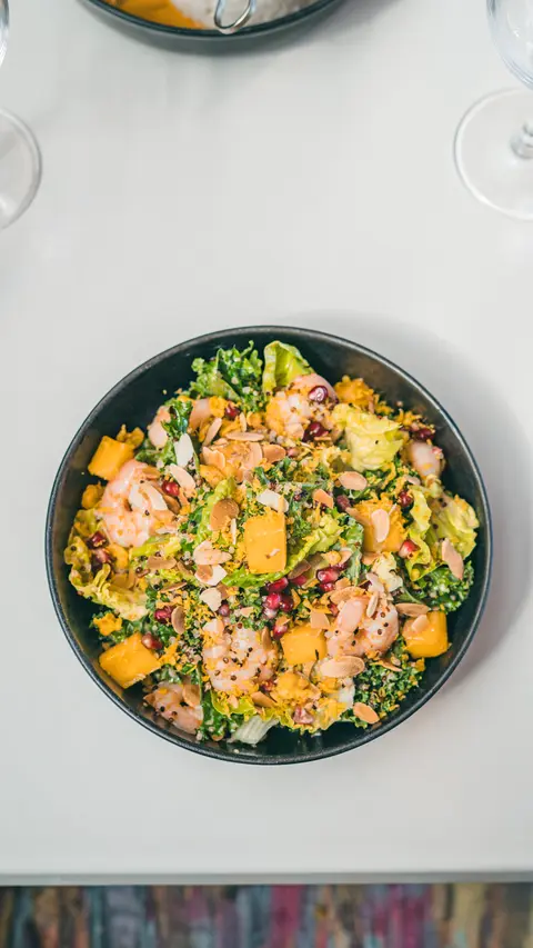 A fresh salad bowl with toasted seeds